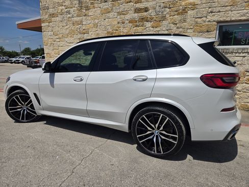 Used 2019 BMW X5 xDrive50i w/ M Sport Package AWD/4WD image 3