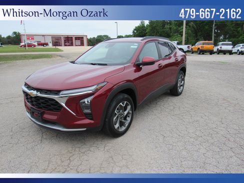 Used 2024 Chevrolet Trax LT w/ Driver Confidence Package FWD image 4