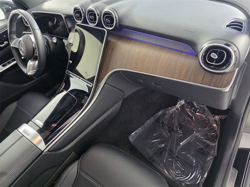 Certified 2025 Mercedes-Benz GLC 300 image 30
