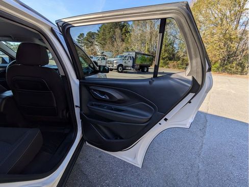 Used 2022 GMC Terrain SLE w/ Driver Convenience Package image 29