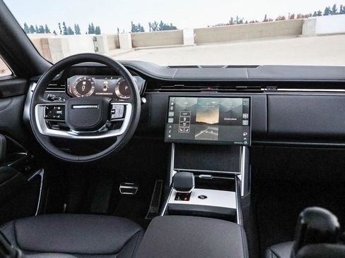 New 2025 Land Rover Range Rover Long Wheelbase SE image 25