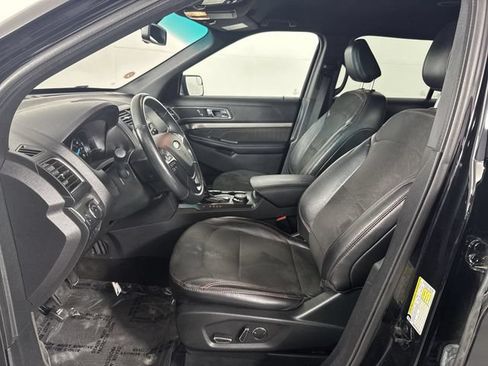 Used 2018 Ford Explorer XLT w/ Equipment Group 202A AWD/4WD image 5