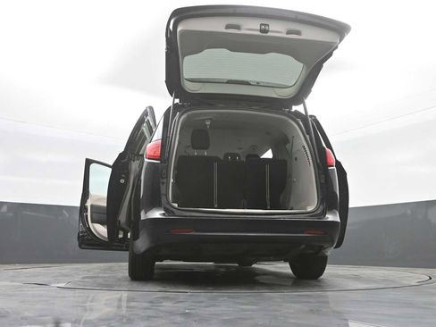 Used 2024 Chrysler Voyager LX FWD image 13