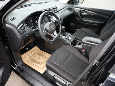 Used 2018 Nissan Rogue Sport S image 9