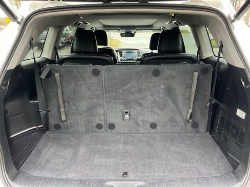 Used 2017 Toyota Highlander Limited Platinum image 11