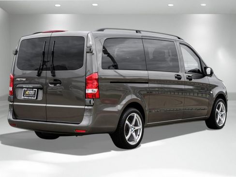 Used 2017 Mercedes-Benz Metris Passenger w/ Driver Efficiency Package image 6