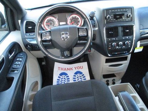 Used 2016 Dodge Grand Caravan SE image 26