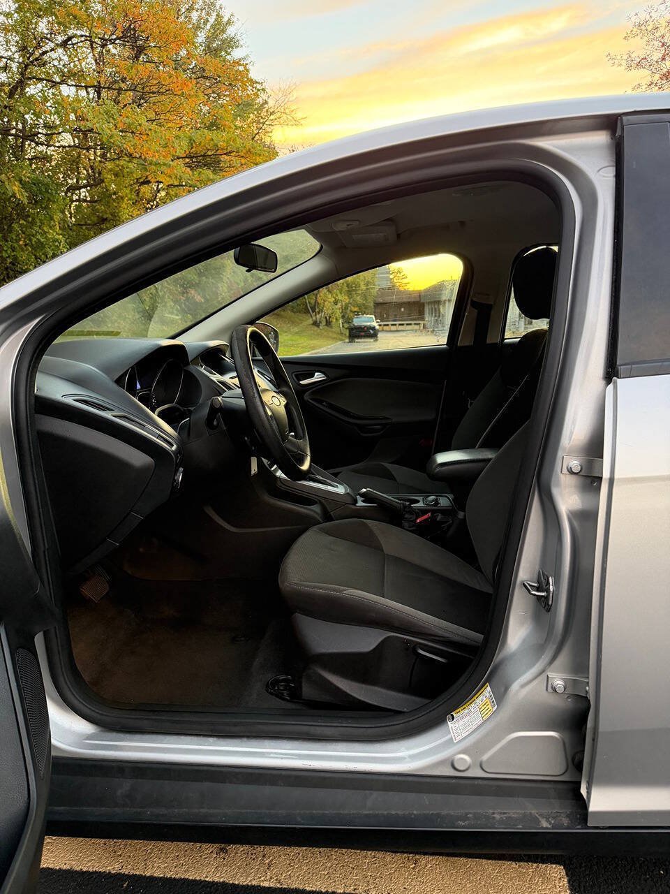 Used 2013 Ford Focus SE FWD image 13