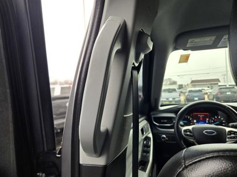 Used 2021 Ford Explorer XLT w/ Equipment Group 202A image 31