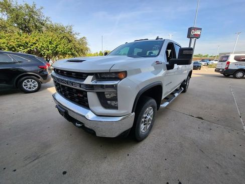 Used 2022 Chevrolet Silverado 2500 LT w/ Convenience Package AWD/4WD image 3