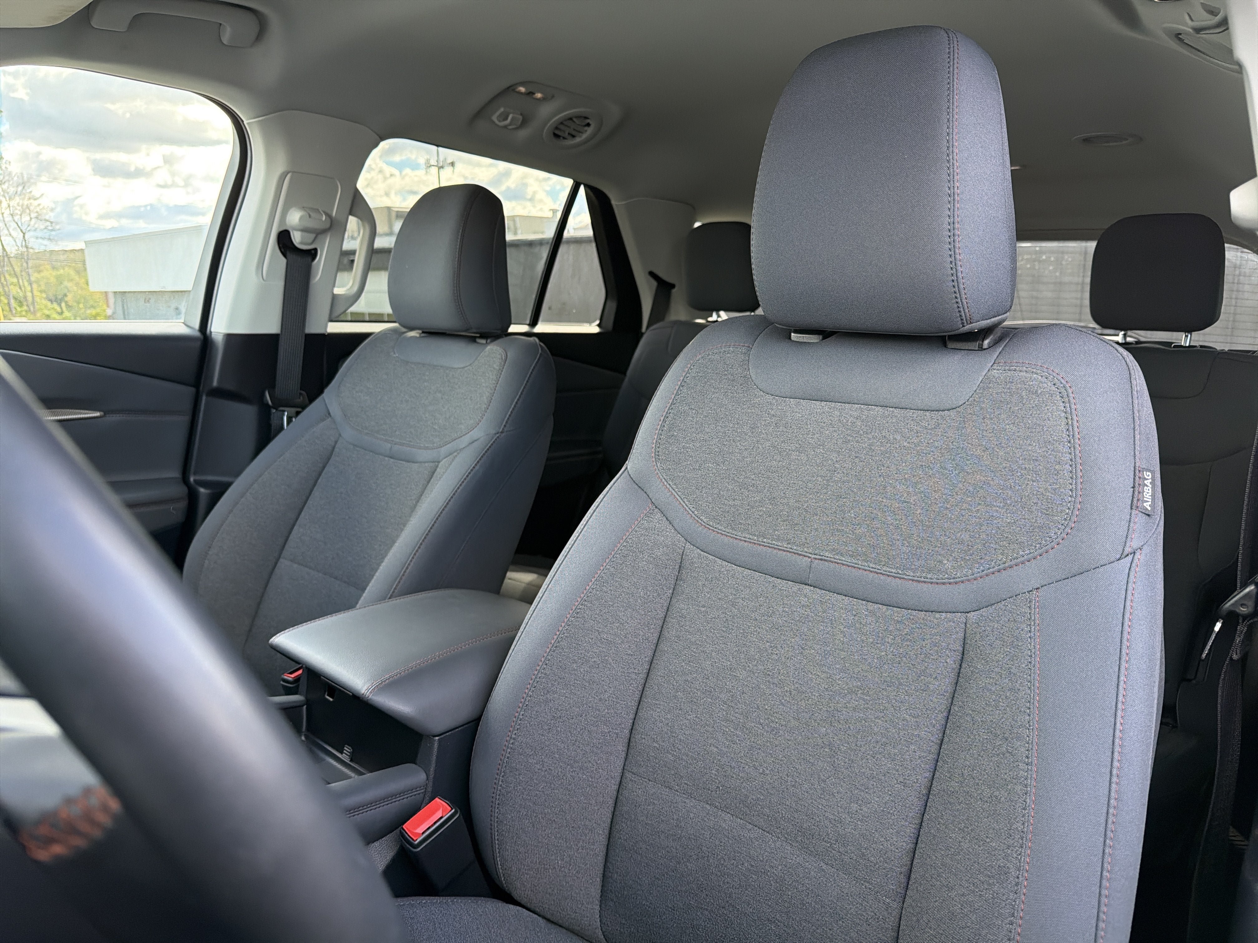 Used 2025 Ford Explorer Active AWD/4WD image 9