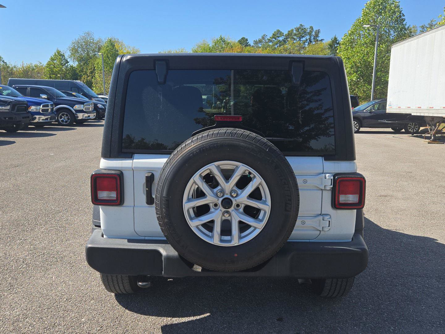 Used 2023 Jeep Wrangler Sport AWD/4WD image 6