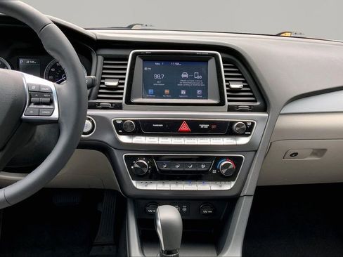 Used 2018 Hyundai Sonata SEL FWD image 9