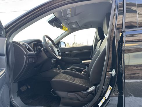 Used 2025 Mitsubishi Outlander Sport LE image 9