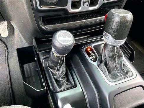 Used 2023 Jeep Gladiator Overland AWD/4WD image 24