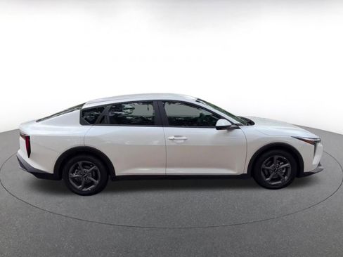 Used 2025 Kia K4 LXS image 16