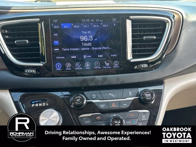 Used 2017 Chrysler Pacifica Touring-L Plus FWD image 12