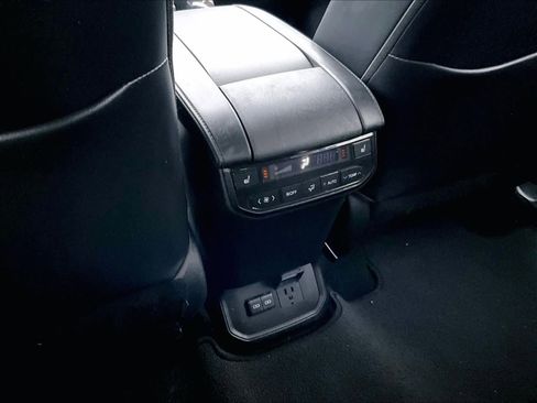 Used 2022 Toyota Highlander Platinum image 29