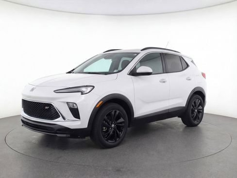 Used 2024 Buick Encore GX Sport Touring image 3