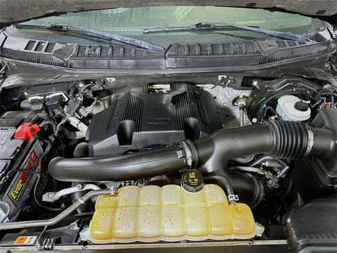 Used 2018 Ford F150 Platinum w/ Equipment Group 701A Luxury image 9