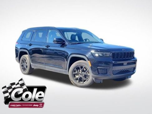 Used 2024 Jeep Grand Cherokee L Laredo image 1