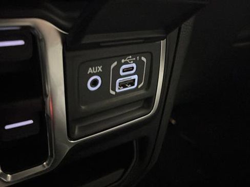 Used 2023 Jeep Gladiator Overland image 30