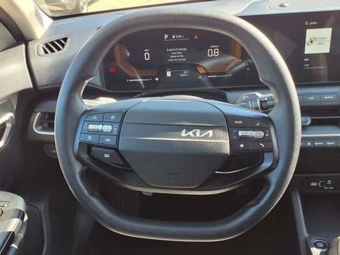 Used 2025 Kia K4 LXS image 25