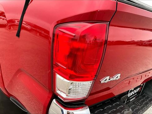 Used 2017 Toyota Tacoma SR5 image 29
