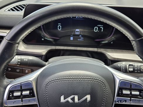 Certified 2023 Kia Telluride EX w/ EX Captain's Chair Package FWD image 30