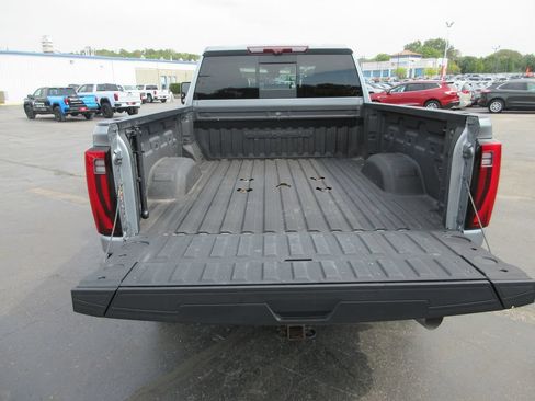 Used 2024 GMC Sierra 2500 Denali w/ Denali Reserve Package AWD/4WD image 8