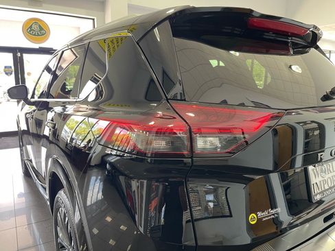 Used 2025 Nissan Rogue Platinum w/ Tech Package FWD image 15