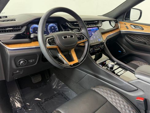 Used 2025 Jeep Grand Cherokee L Summit AWD/4WD image 4
