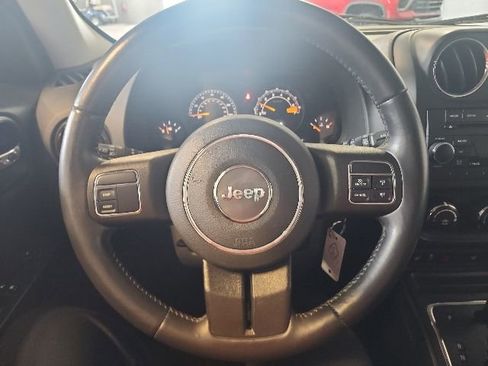 Used 2017 Jeep Patriot Latitude AWD/4WD image 23