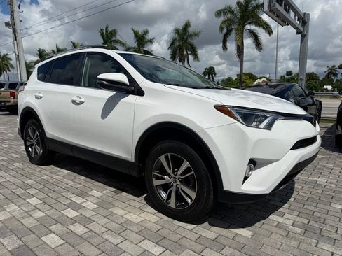 Used 2018 Toyota RAV4 XLE image 1