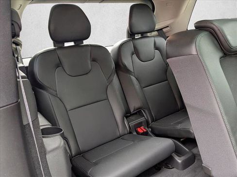 Used 2020 Volvo XC90 T5 Momentum w/ Protection Package Premier image 22