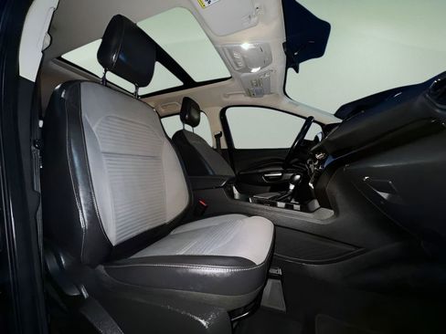 Used 2018 Ford Escape SE w/ SE Sport Appearance Package image 18