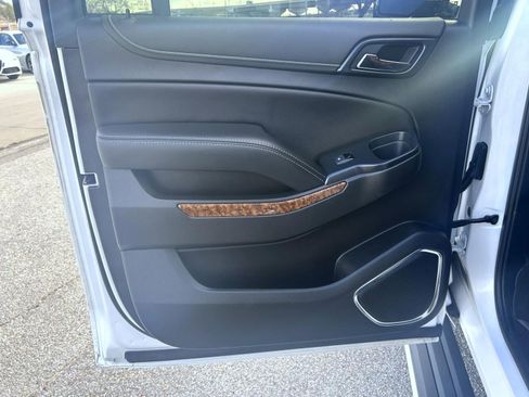 Used 2020 Chevrolet Suburban Premier w/ Premier Plus Edition image 18