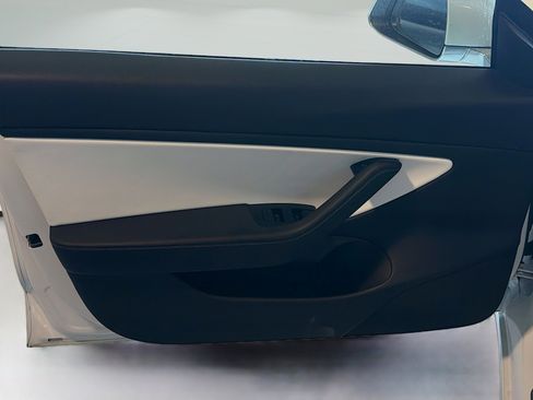 Used 2020 Tesla Model 3 Long Range AWD/4WD image 17