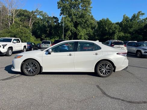 Used 2024 Toyota Camry XLE AWD/4WD image 2