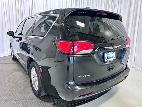 Used 2023 Chrysler Voyager LX image 27