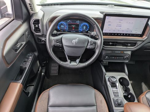 Used 2025 Ford Bronco Sport Outer Banks w/ Outer Banks Tech Package+ AWD/4WD image 14