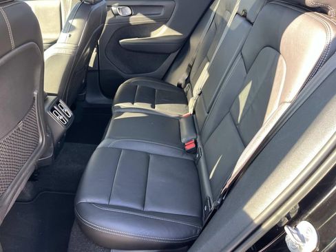 Used 2023 Volvo XC40 B4 Ultimate image 12