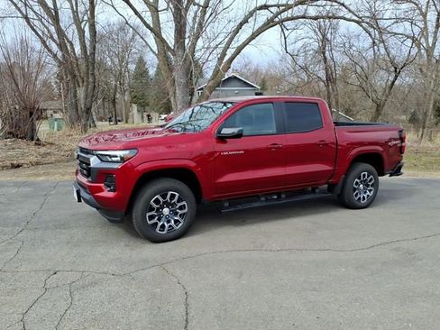 Used 2024 Chevrolet Colorado LT w/ LT Convenience Package III image 8