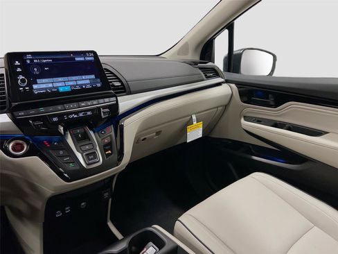 New 2026 Honda Odyssey Touring image 25