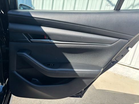 Used 2020 MAZDA MAZDA3 Sedan image 23