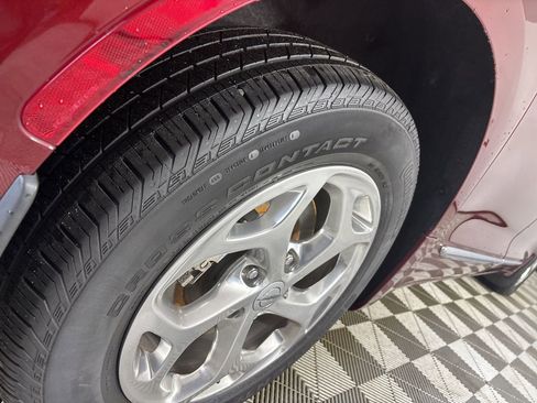 Used 2021 Chrysler Pacifica Limited w/ Uconnect Theater Family Group image 37