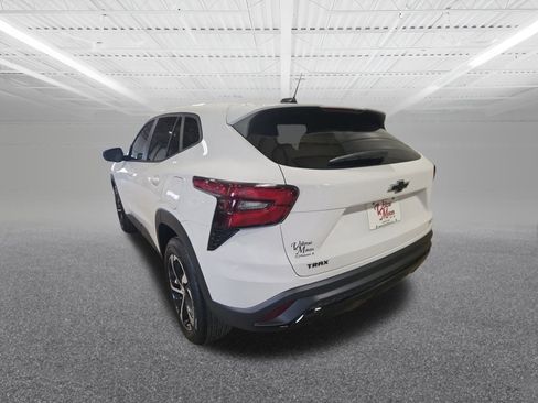 New 2025 Chevrolet Trax RS w/ Sunroof Package image 8