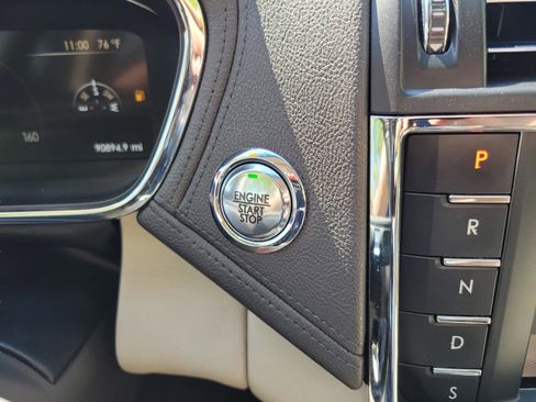 Used 2017 Lincoln Continental Select FWD image 10