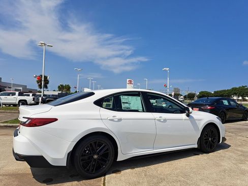 New 2026 Toyota Camry SE FWD image 5