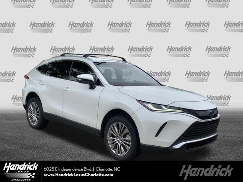 Used 2022 Toyota Venza XLE AWD/4WD image 1